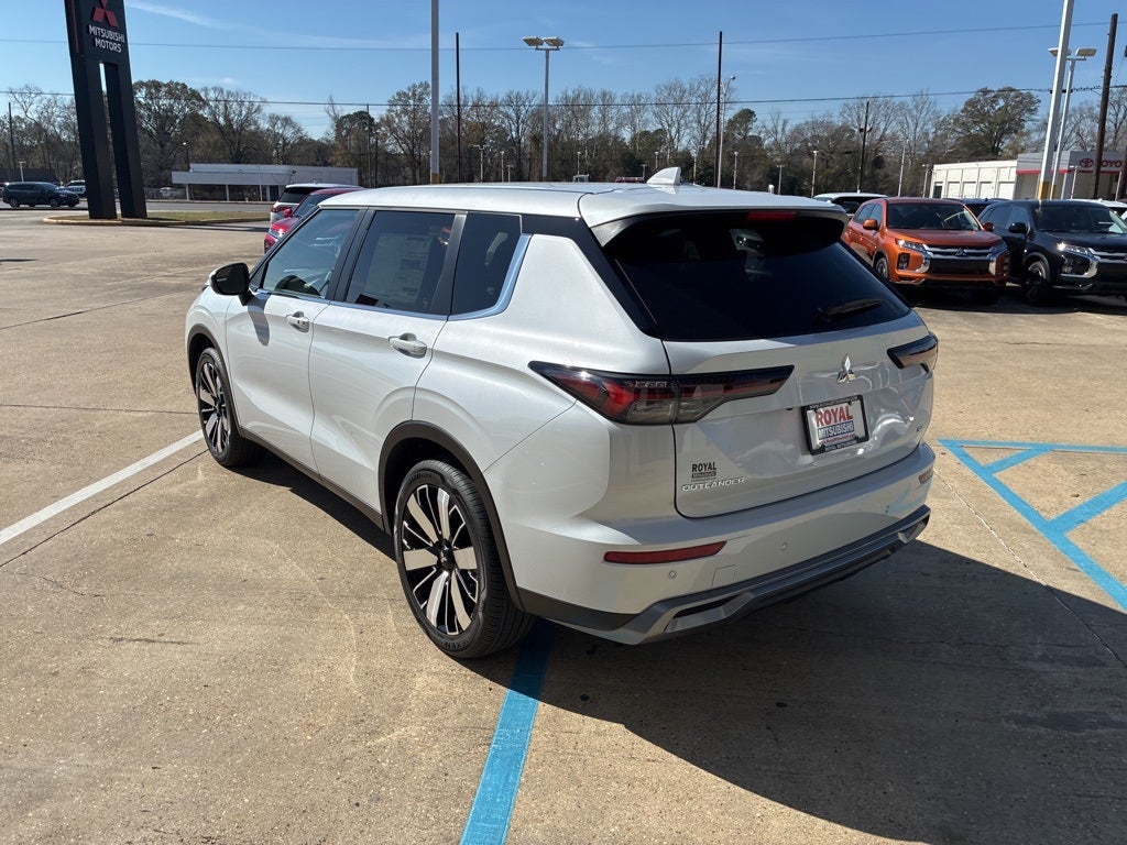 2026 Mitsubishi Outlander Base