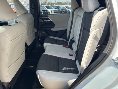 2026 Mitsubishi Outlander SE