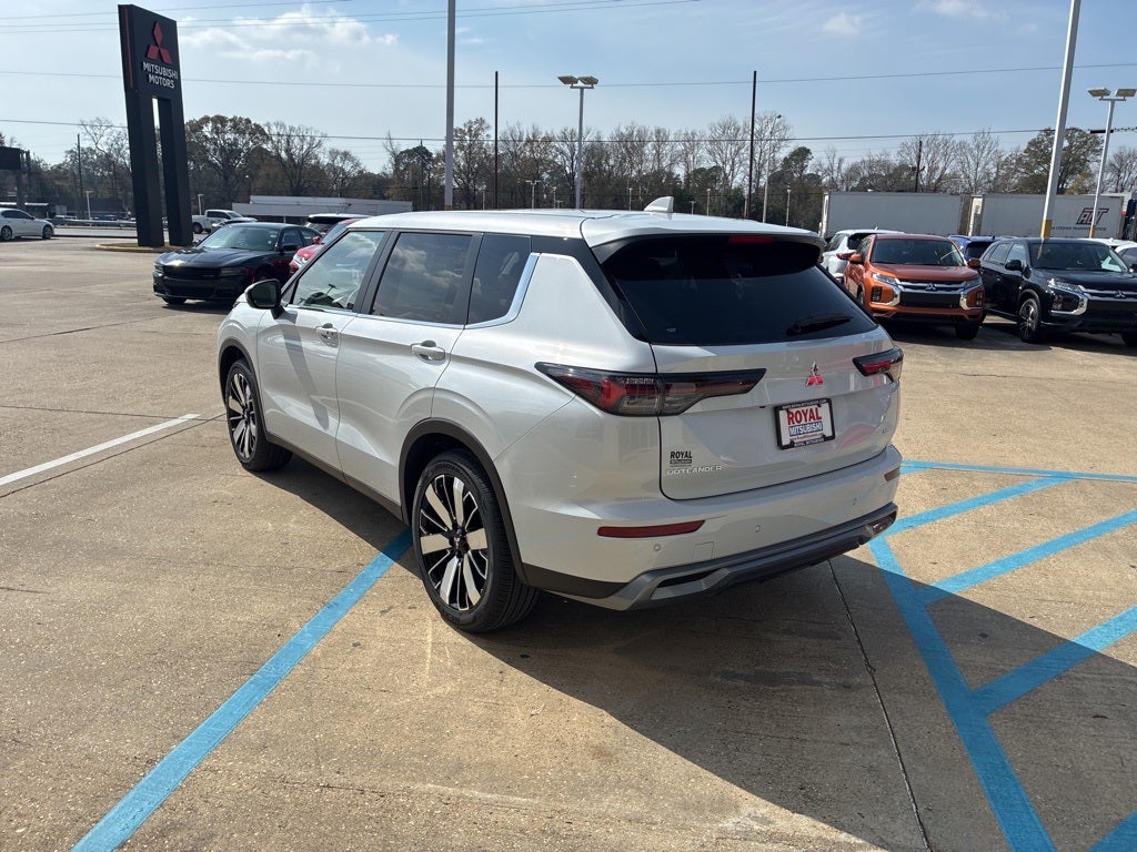 2026 Mitsubishi Outlander SE