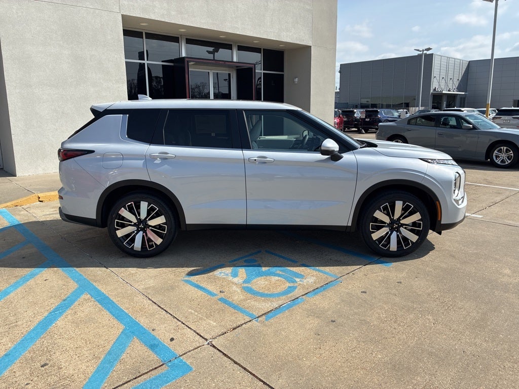 2026 Mitsubishi Outlander SE