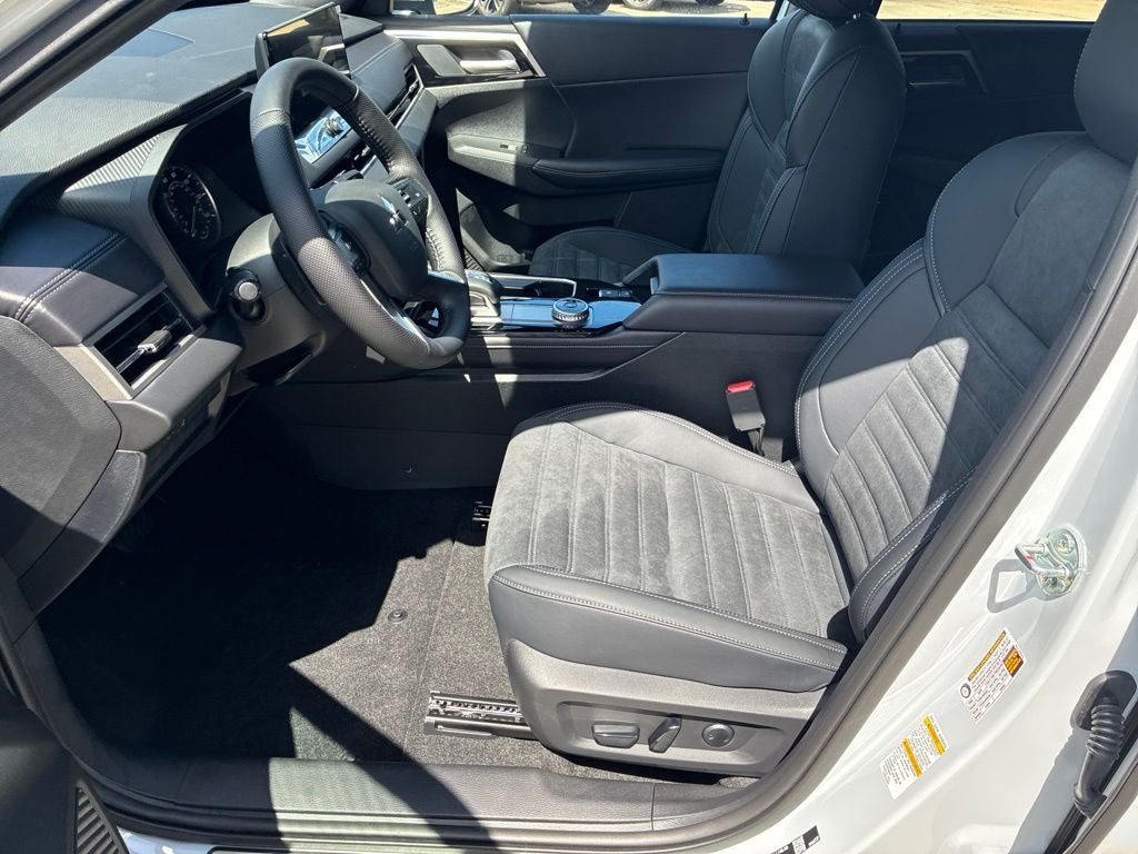 2026 Mitsubishi Outlander LE