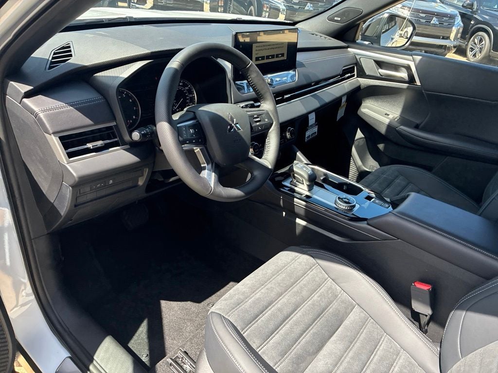 2026 Mitsubishi Outlander LE
