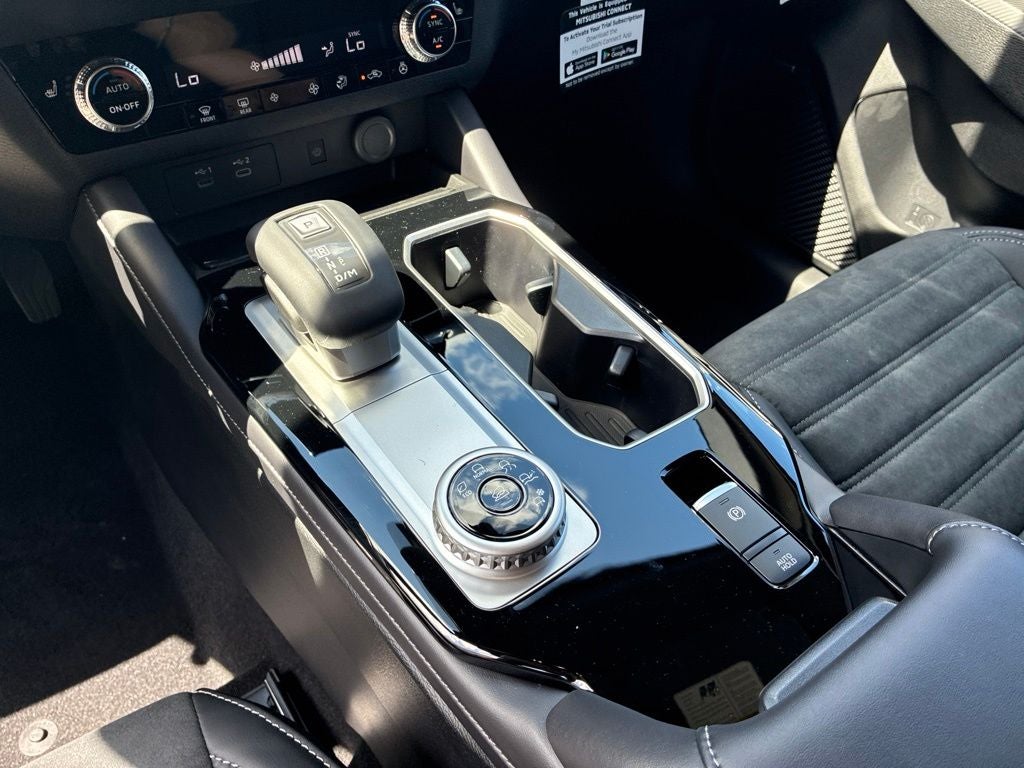 2026 Mitsubishi Outlander LE