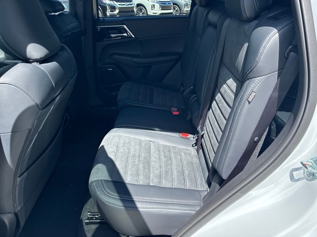 2026 Mitsubishi Outlander LE