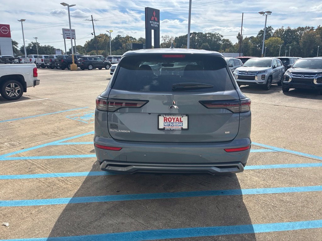 2026 Mitsubishi Outlander SE