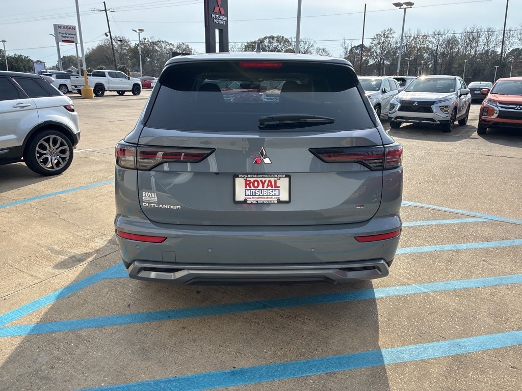 2026 Mitsubishi Outlander SE