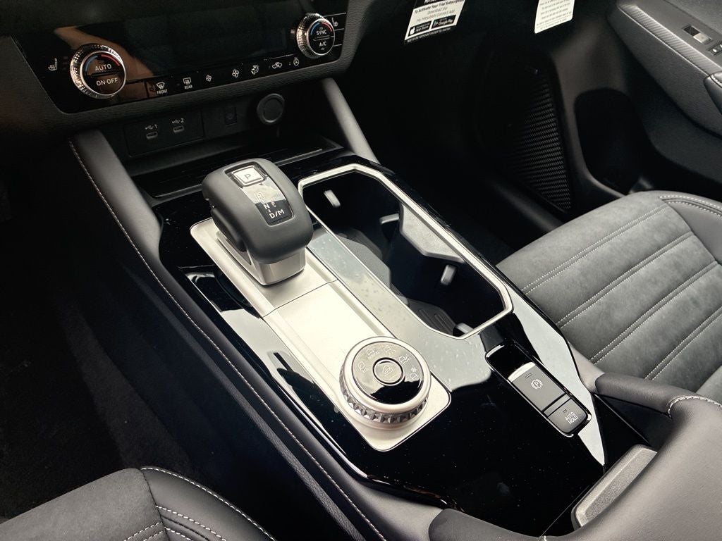 2026 Mitsubishi Outlander Base