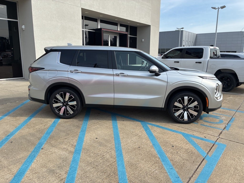 2026 Mitsubishi Outlander SE