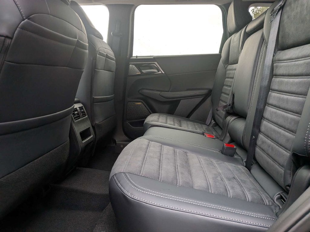 2026 Mitsubishi Outlander Base