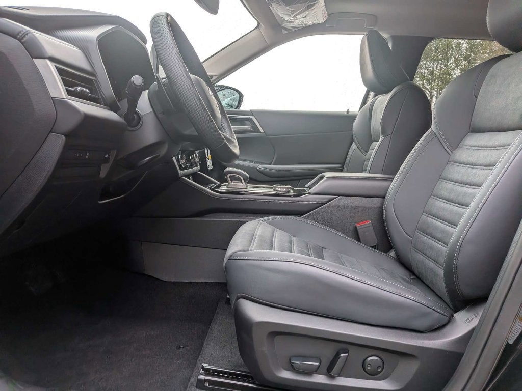 2026 Mitsubishi Outlander Base