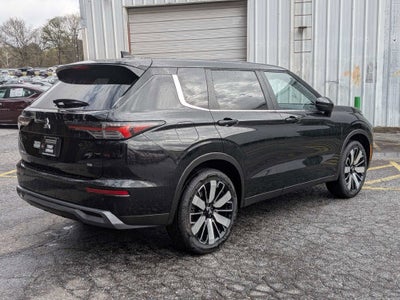 2026 Mitsubishi Outlander Base