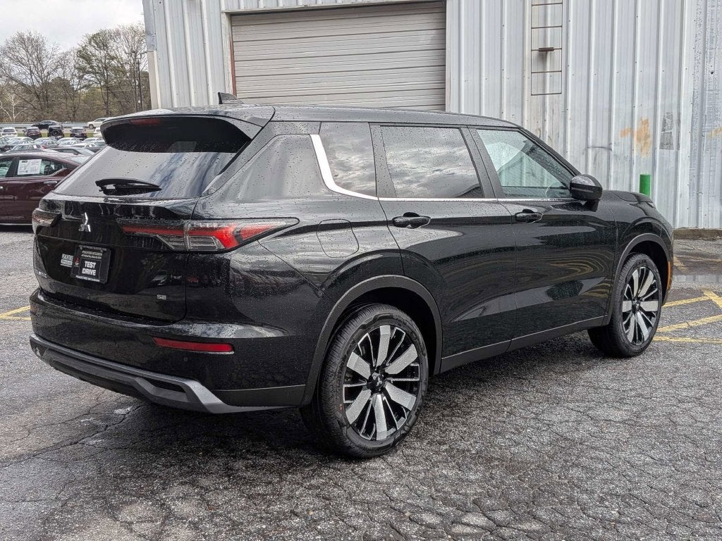 2026 Mitsubishi Outlander Base
