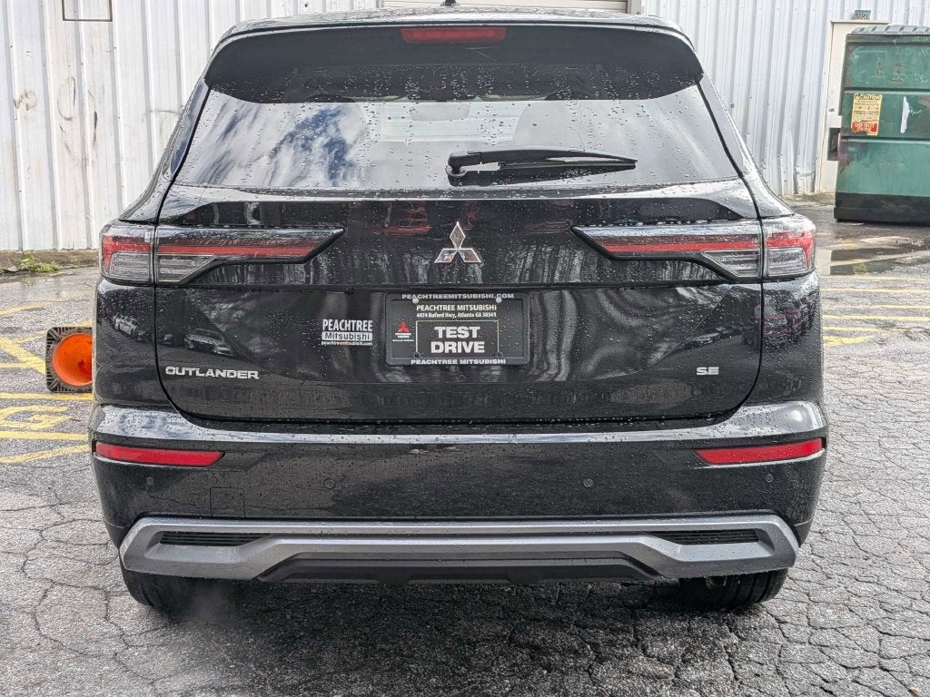 2026 Mitsubishi Outlander Base