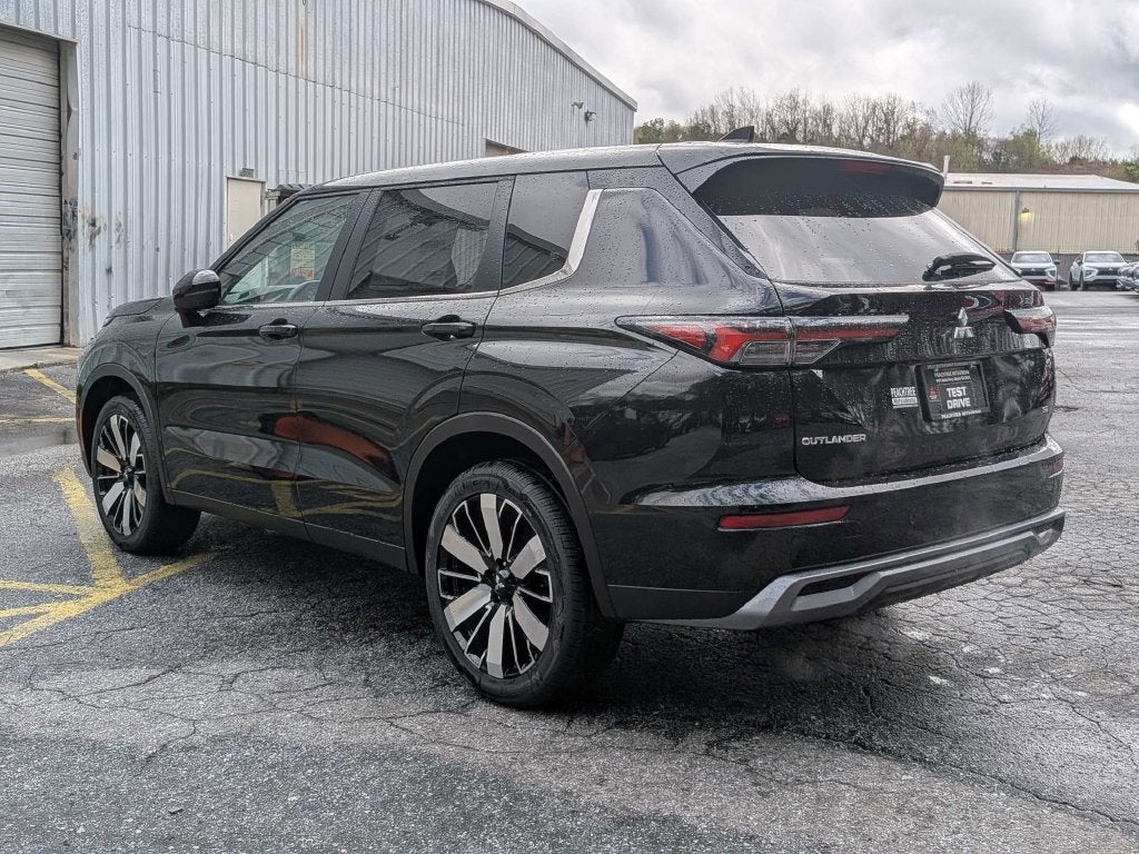 2026 Mitsubishi Outlander Base