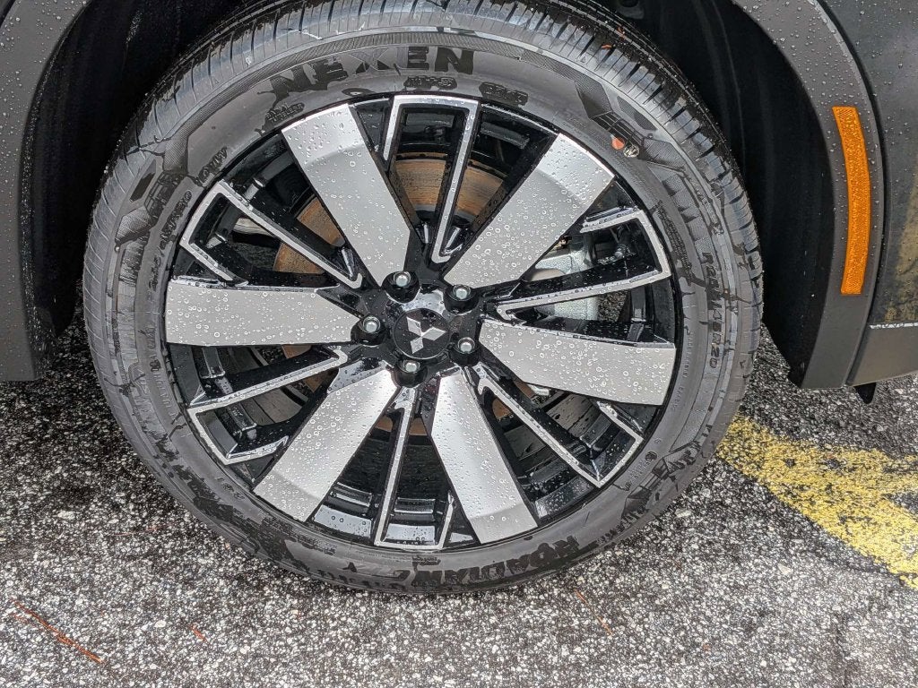 2026 Mitsubishi Outlander Base