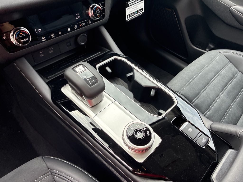 2026 Mitsubishi Outlander SE