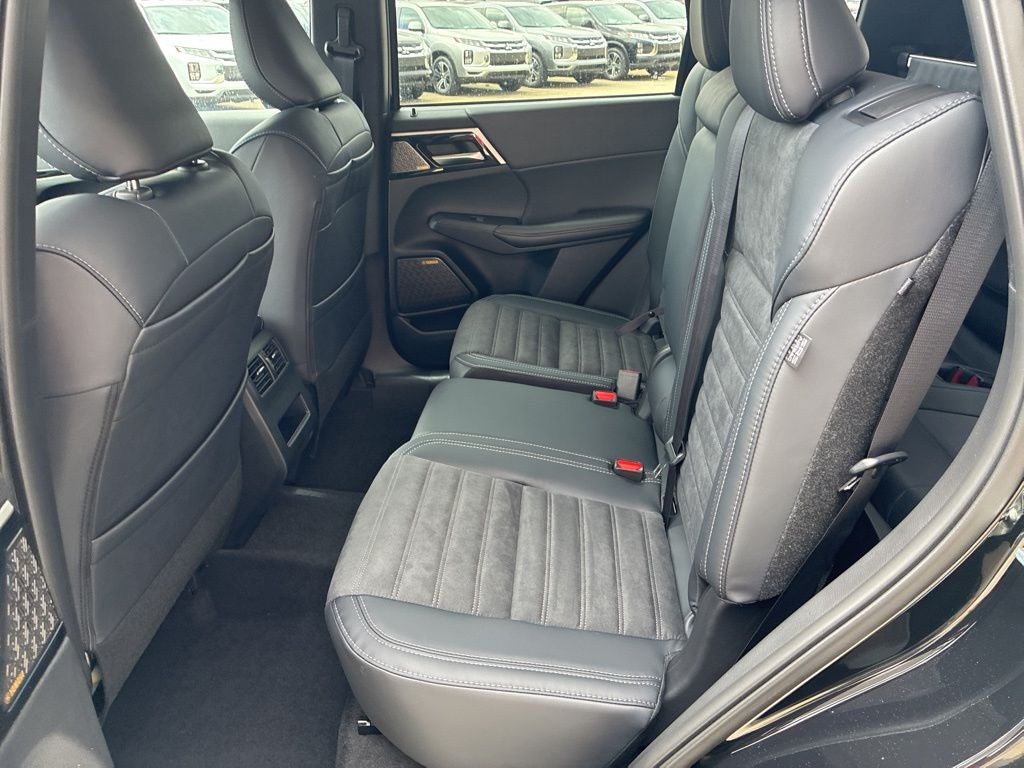 2026 Mitsubishi Outlander SE