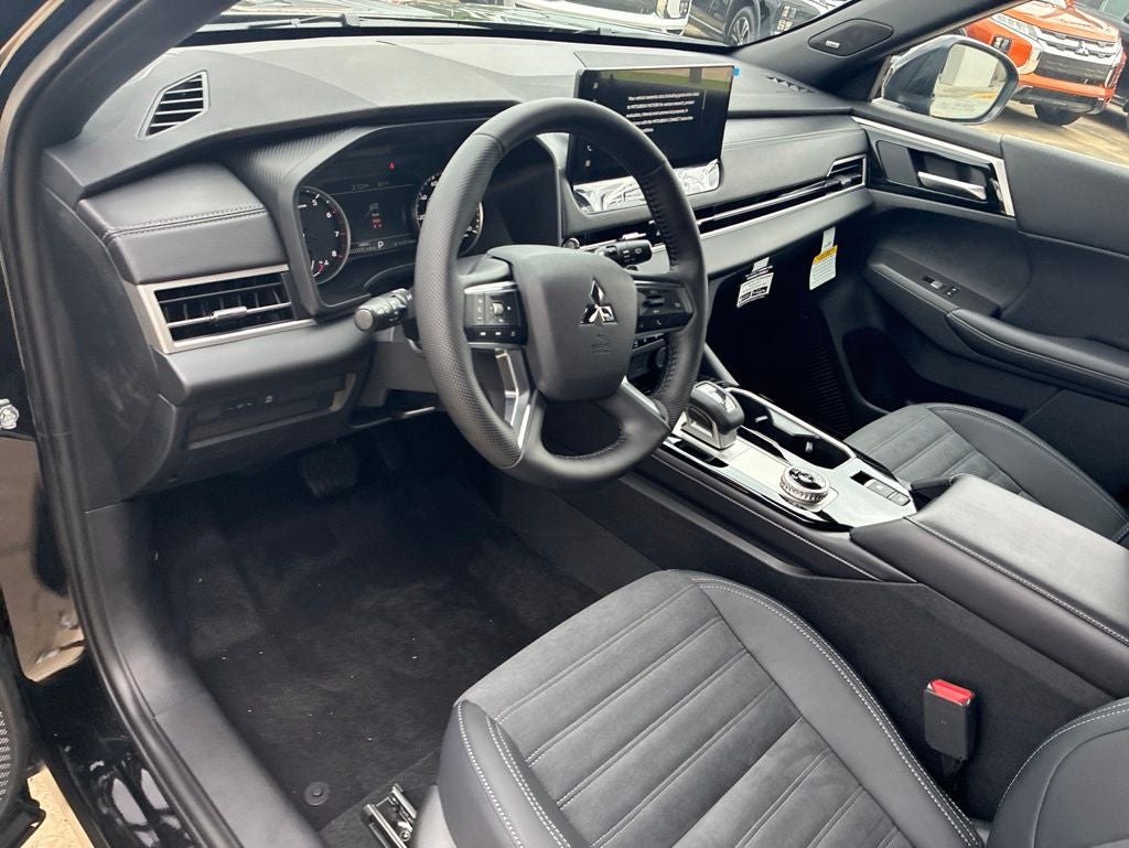 2026 Mitsubishi Outlander LE