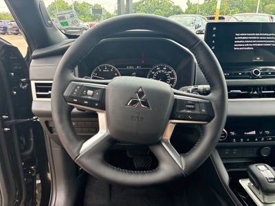 2026 Mitsubishi Outlander LE