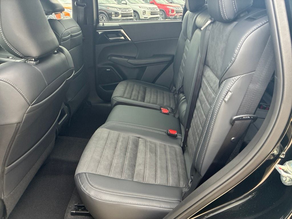 2026 Mitsubishi Outlander LE