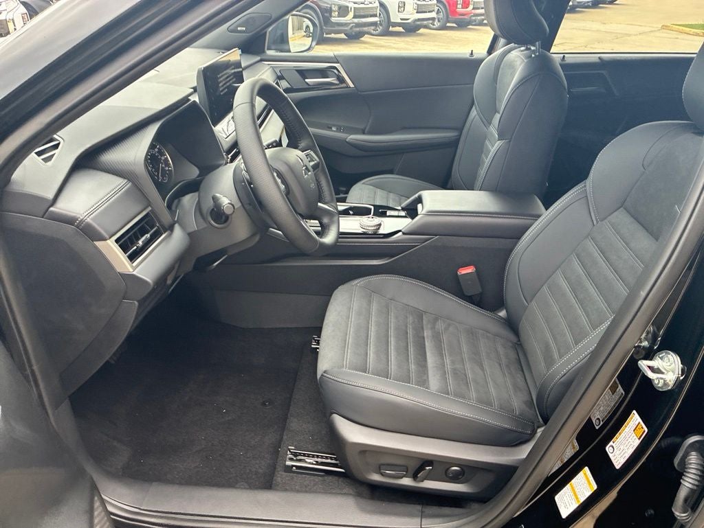2026 Mitsubishi Outlander LE