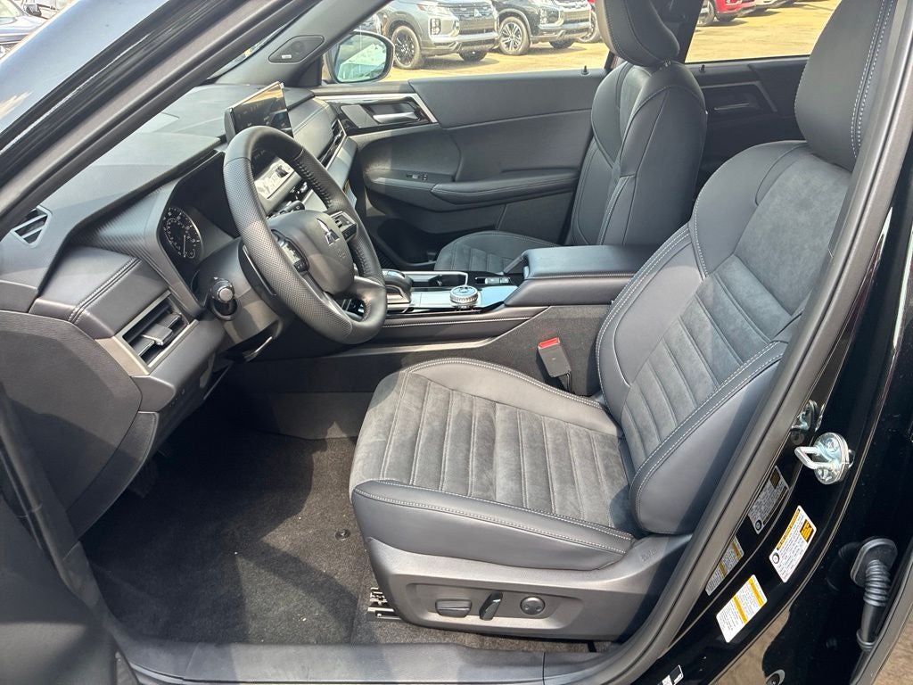 2026 Mitsubishi Outlander LE