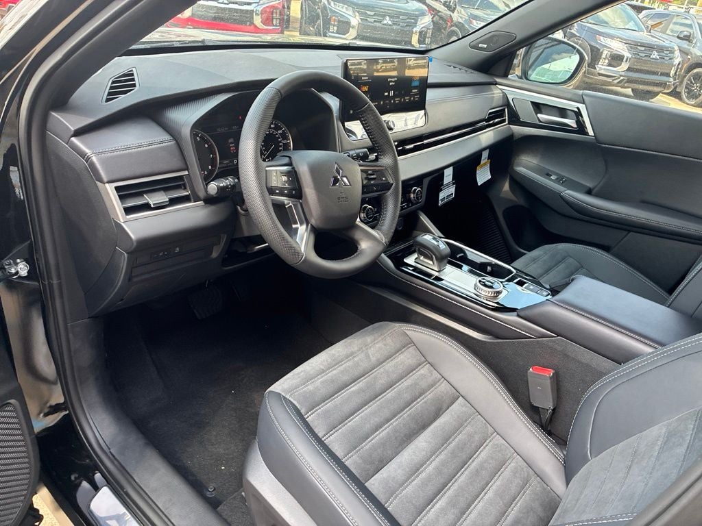 2026 Mitsubishi Outlander LE