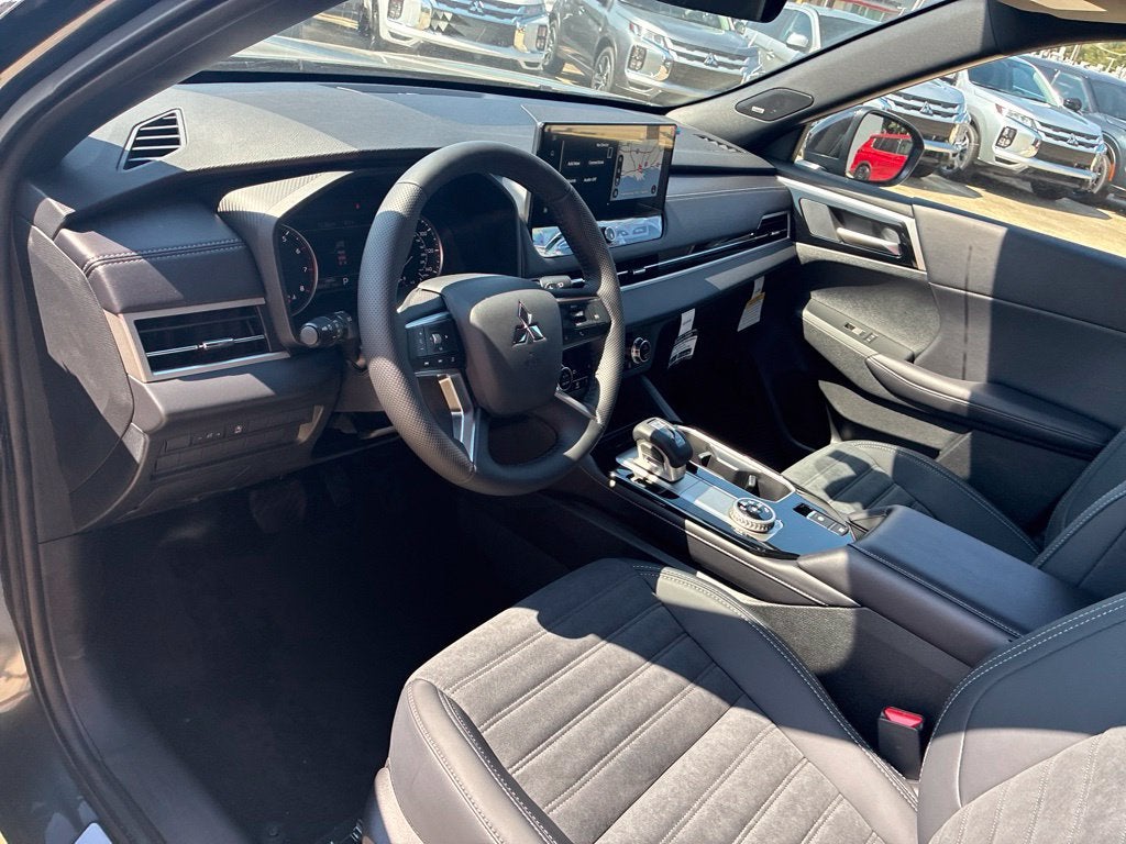 2026 Mitsubishi Outlander LE
