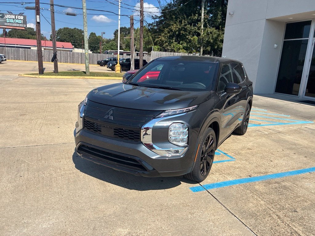 2026 Mitsubishi Outlander LE