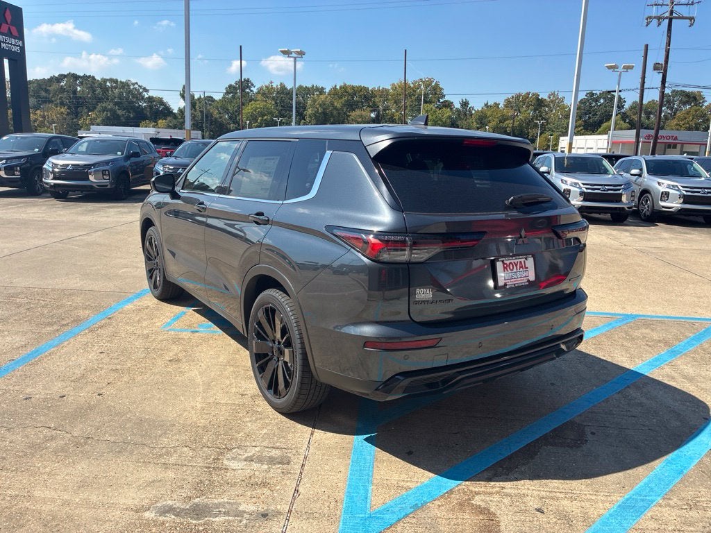 2026 Mitsubishi Outlander LE