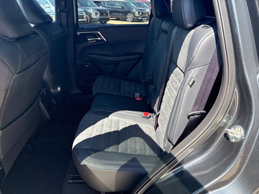 2026 Mitsubishi Outlander LE