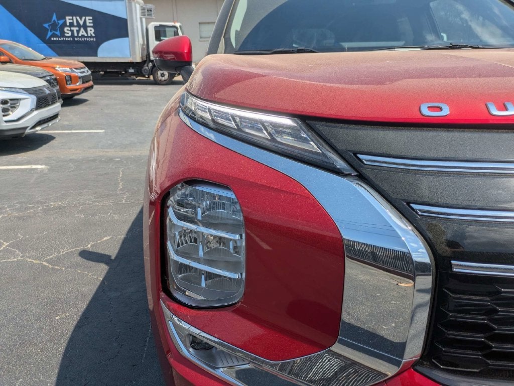 2026 Mitsubishi Outlander Base