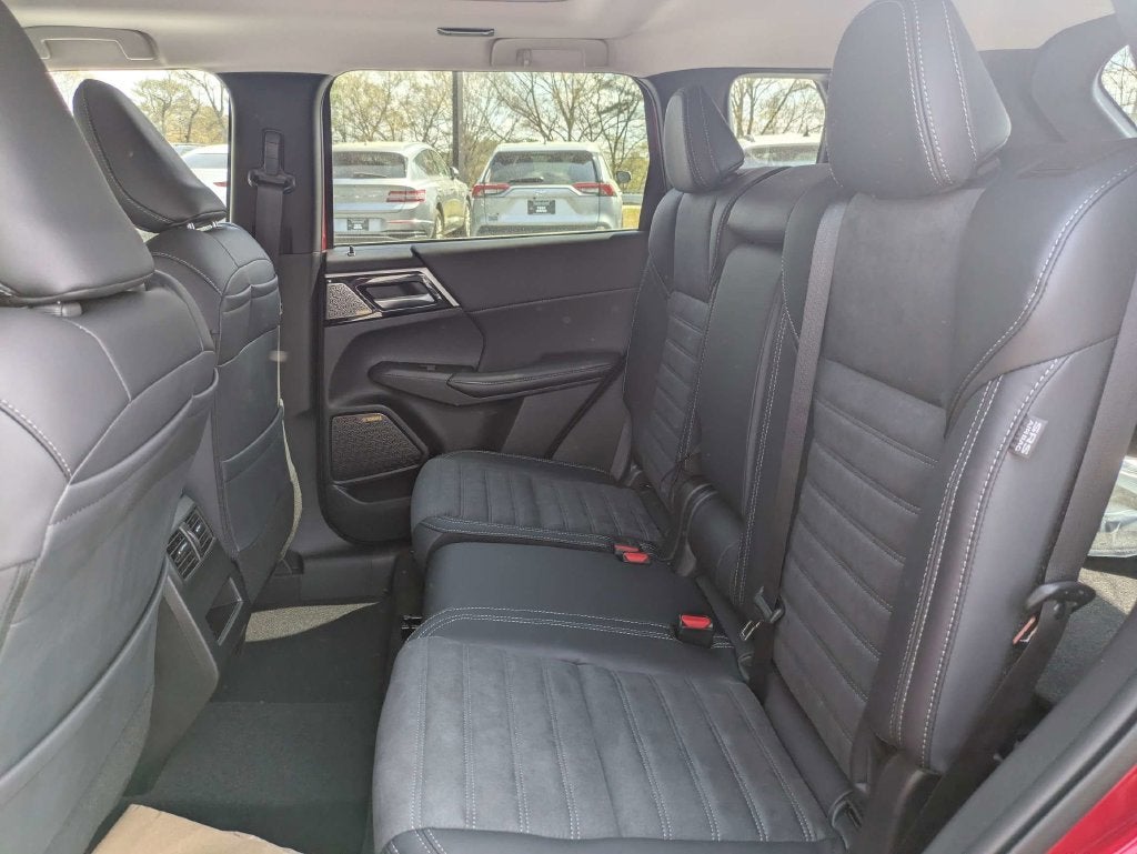 2026 Mitsubishi Outlander Base