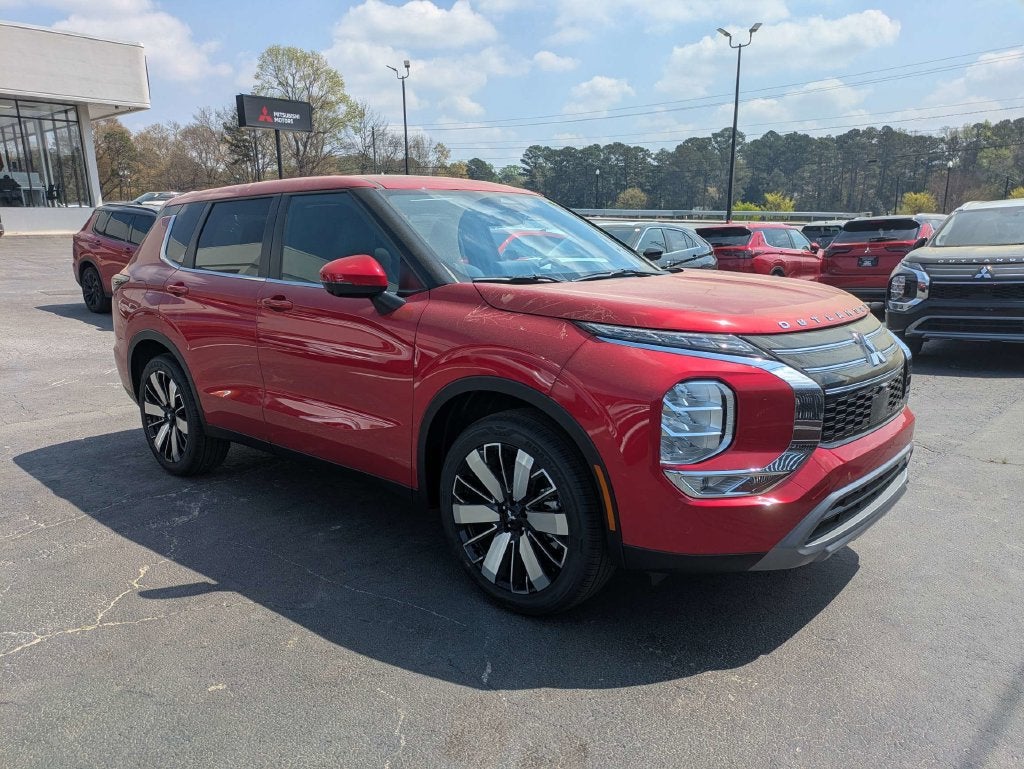 2026 Mitsubishi Outlander Base