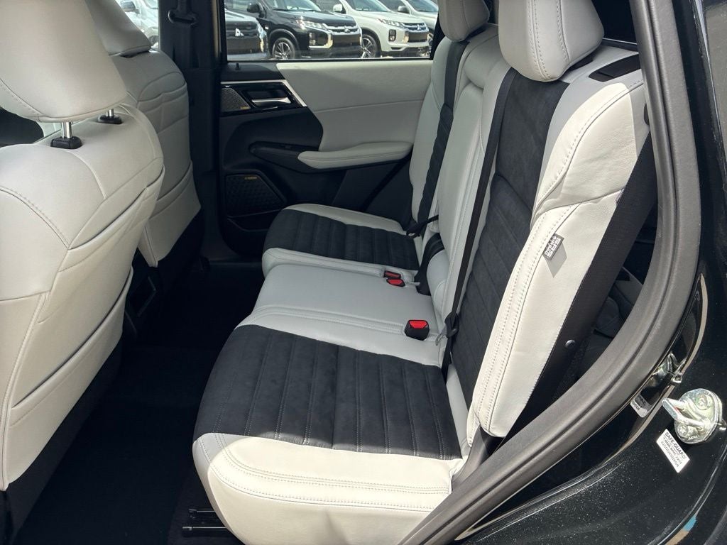 2026 Mitsubishi Outlander SE