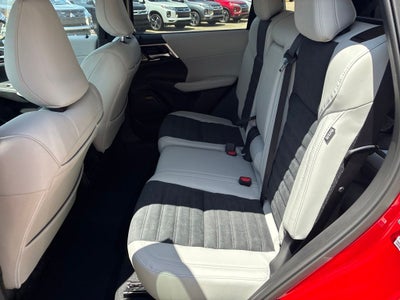 2026 Mitsubishi Outlander SE
