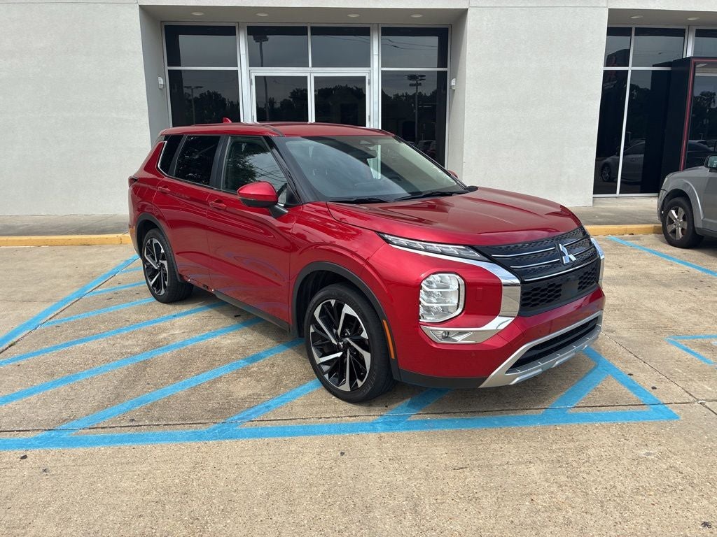 2023 Mitsubishi Outlander SE