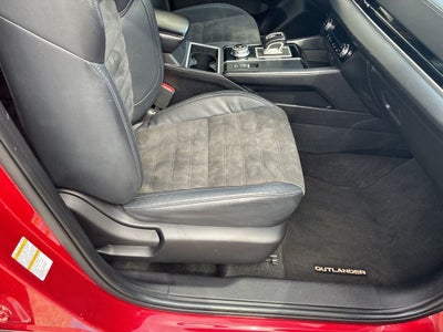 2023 Mitsubishi Outlander SE