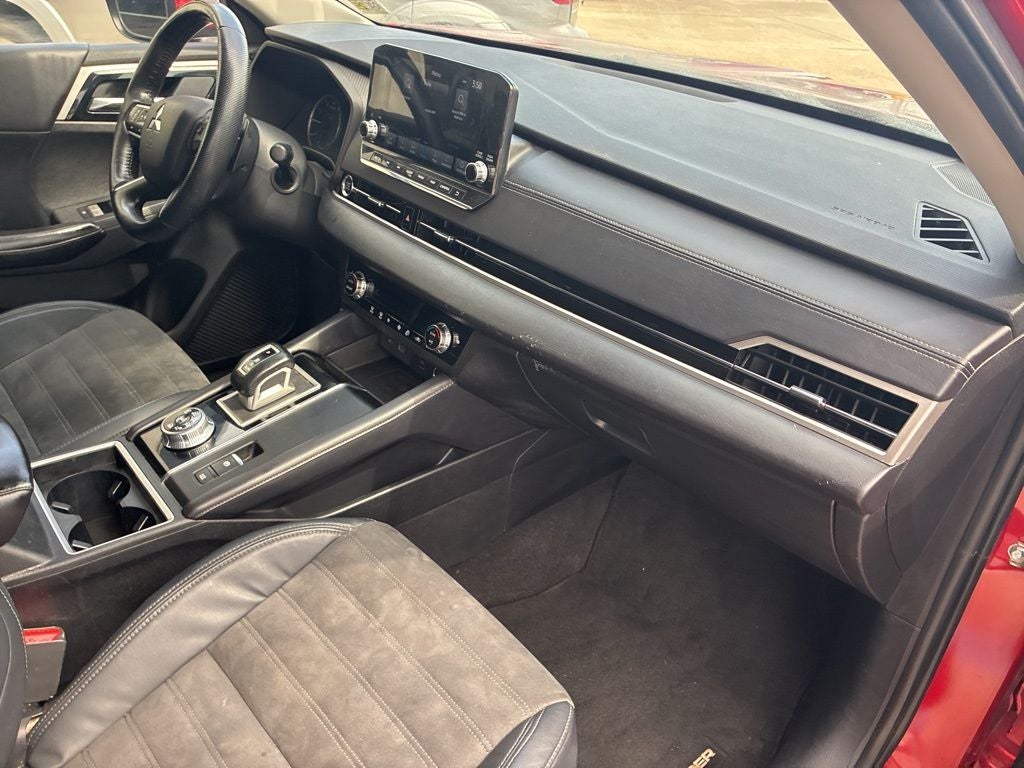 2023 Mitsubishi Outlander SE