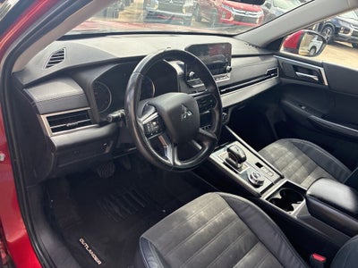 2023 Mitsubishi Outlander SE