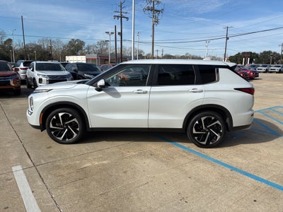 2024 Mitsubishi Outlander SE