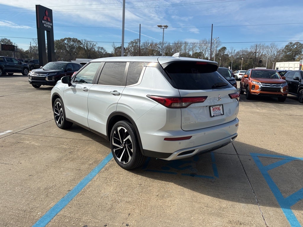 2024 Mitsubishi Outlander SE