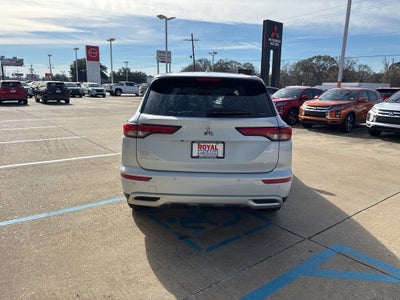 2024 Mitsubishi Outlander SE