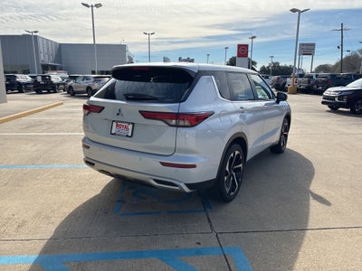 2024 Mitsubishi Outlander SE