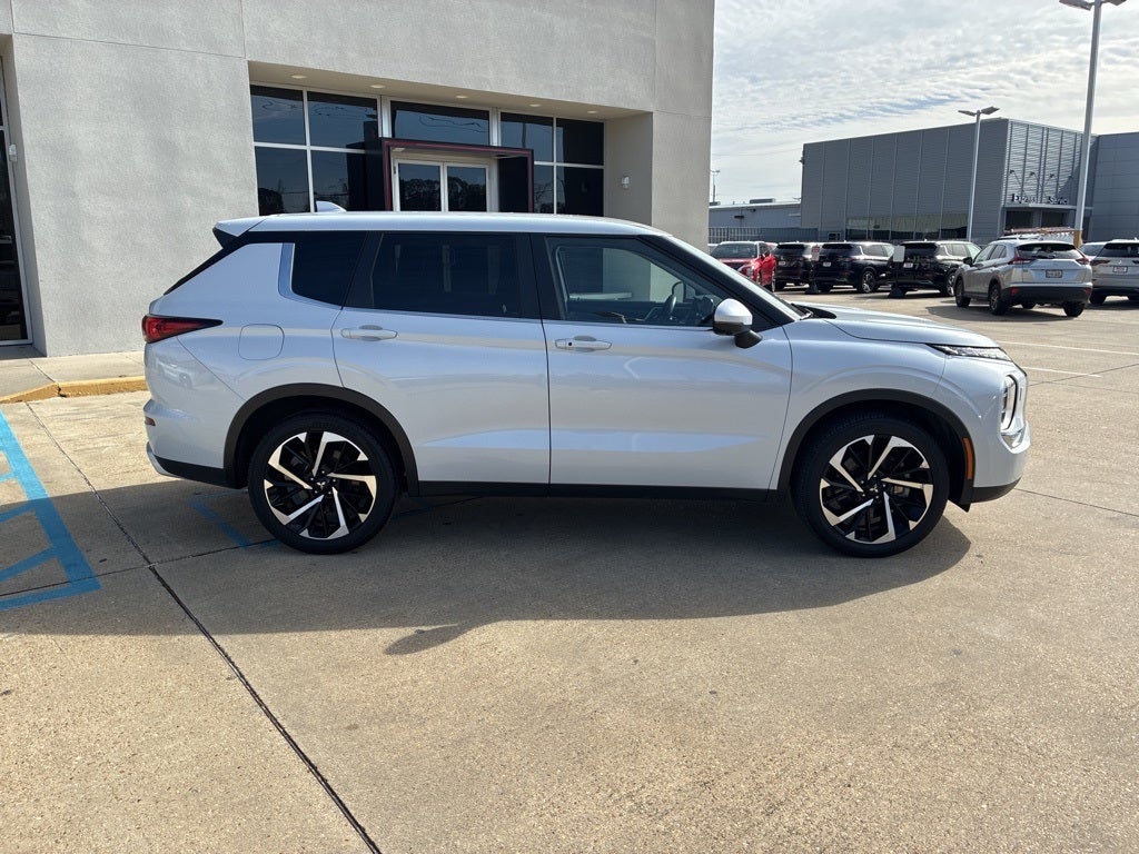 2024 Mitsubishi Outlander SE