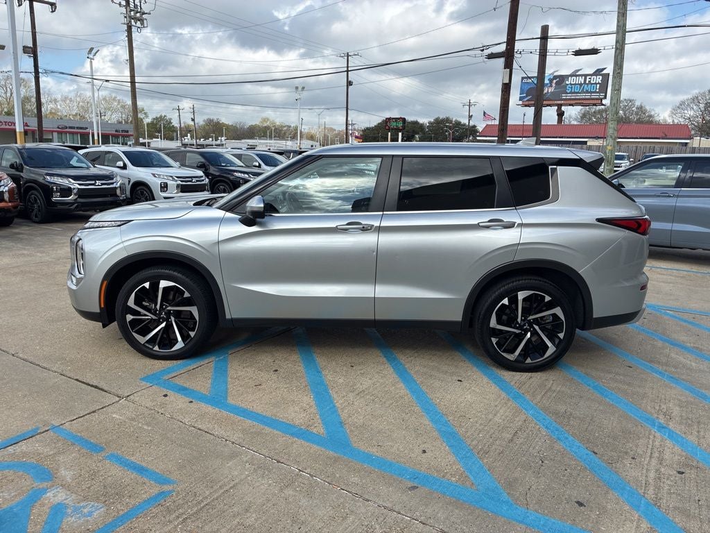 2024 Mitsubishi Outlander SE
