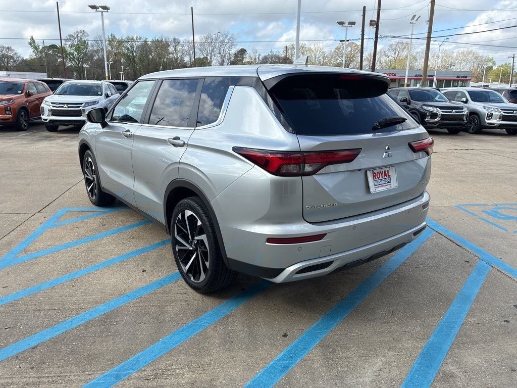 2024 Mitsubishi Outlander SE