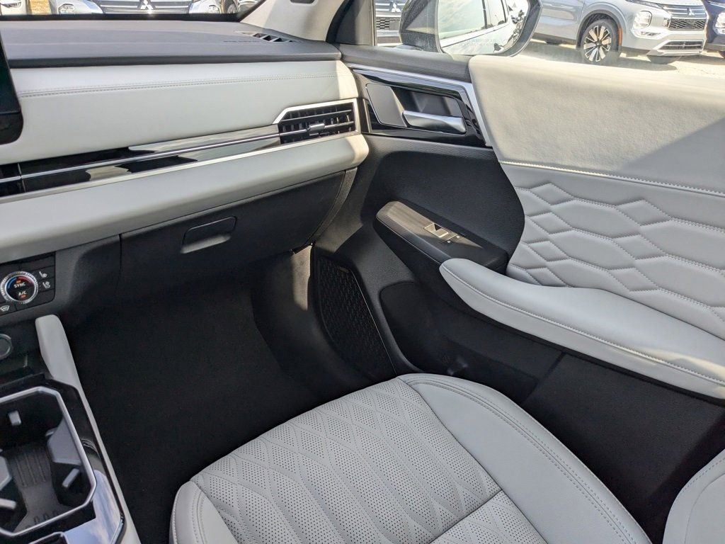 2025 Mitsubishi Outlander Platinum Edition