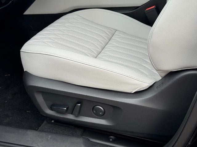 2025 Mitsubishi Outlander Platinum Edition