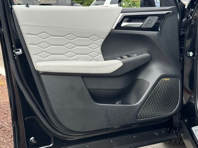 2025 Mitsubishi Outlander Platinum Edition